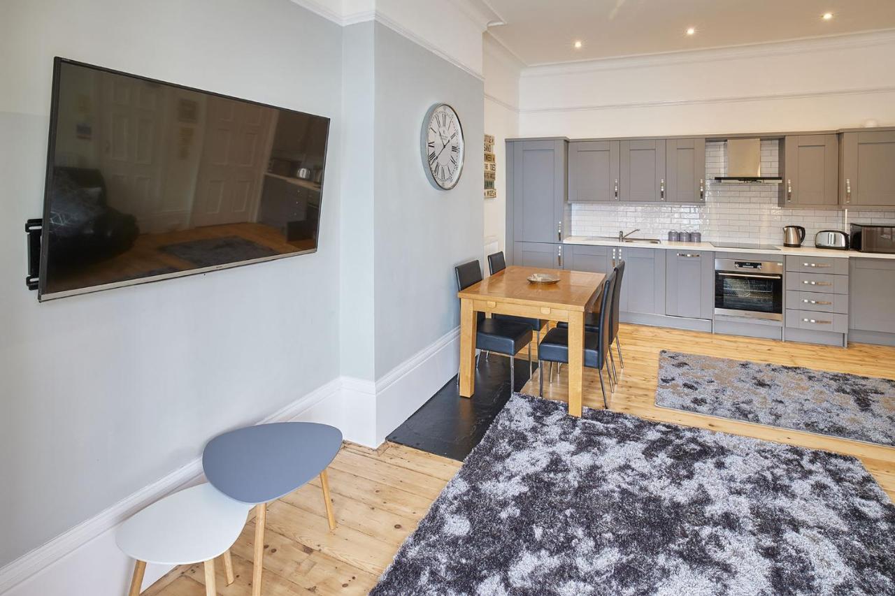 Apartment 3, Khyber Lodge Apartments Уитби Экстерьер фото