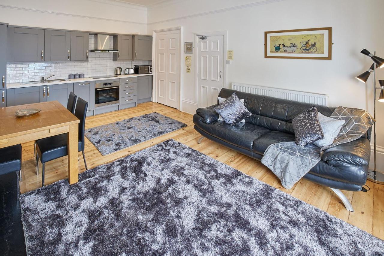Apartment 3, Khyber Lodge Apartments Уитби Экстерьер фото